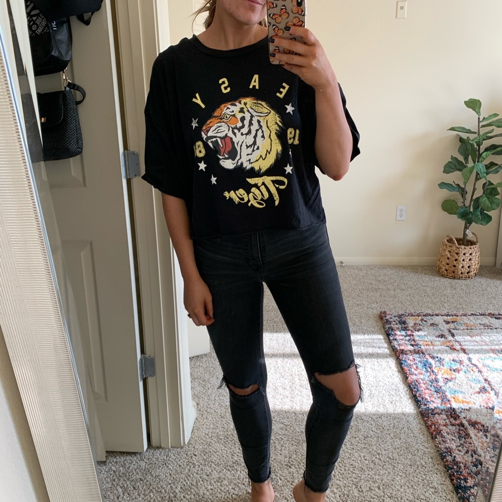 SOLD Easy tiger graphic tee - Picture 3 of 5